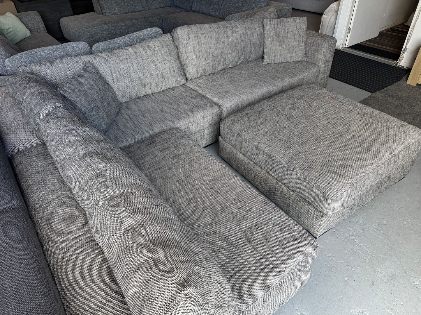 ⭐️ Freedom L-shape with ottoman | Pre-owned – Steam cleaned | SYDNEY WIDE DELIVERY