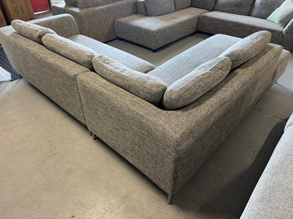 ⭐️FocusOn Furniture L-shape Sofa | Pre-owned – Steam cleaned | SYDNEY WIDE DELIVERY