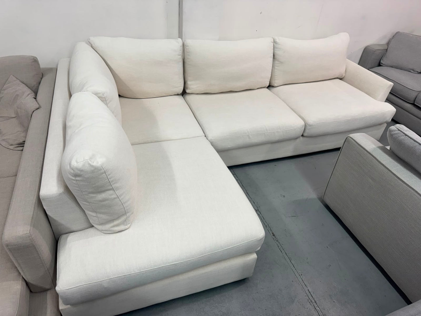 White Corner Sofa – Spacious Design | Pre-Owned | Steam Cleaned | Sydney-Wide Delivery