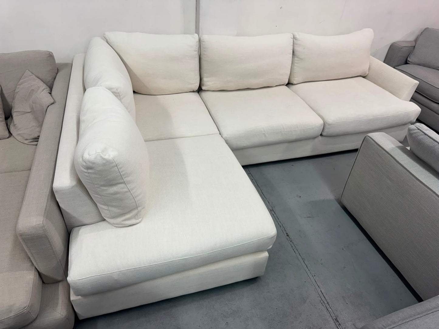 White Corner Sofa – Spacious Design | Pre-Owned | Steam Cleaned | Sydney-Wide Delivery