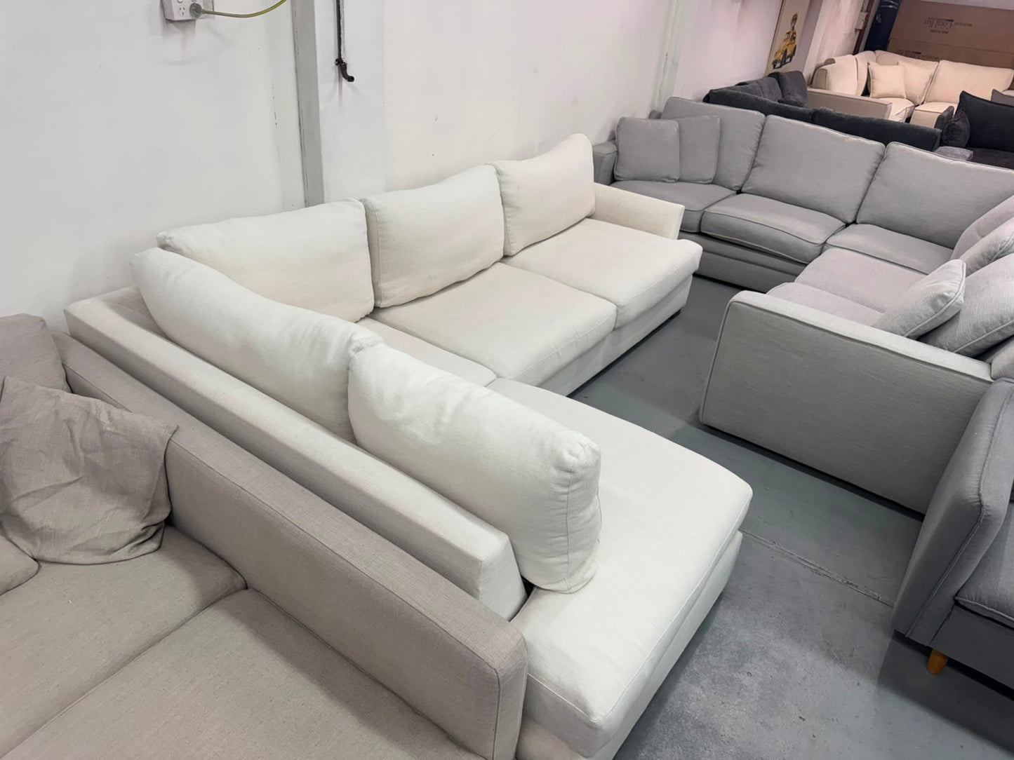 White Corner Sofa – Spacious Design | Pre-Owned | Steam Cleaned | Sydney-Wide Delivery