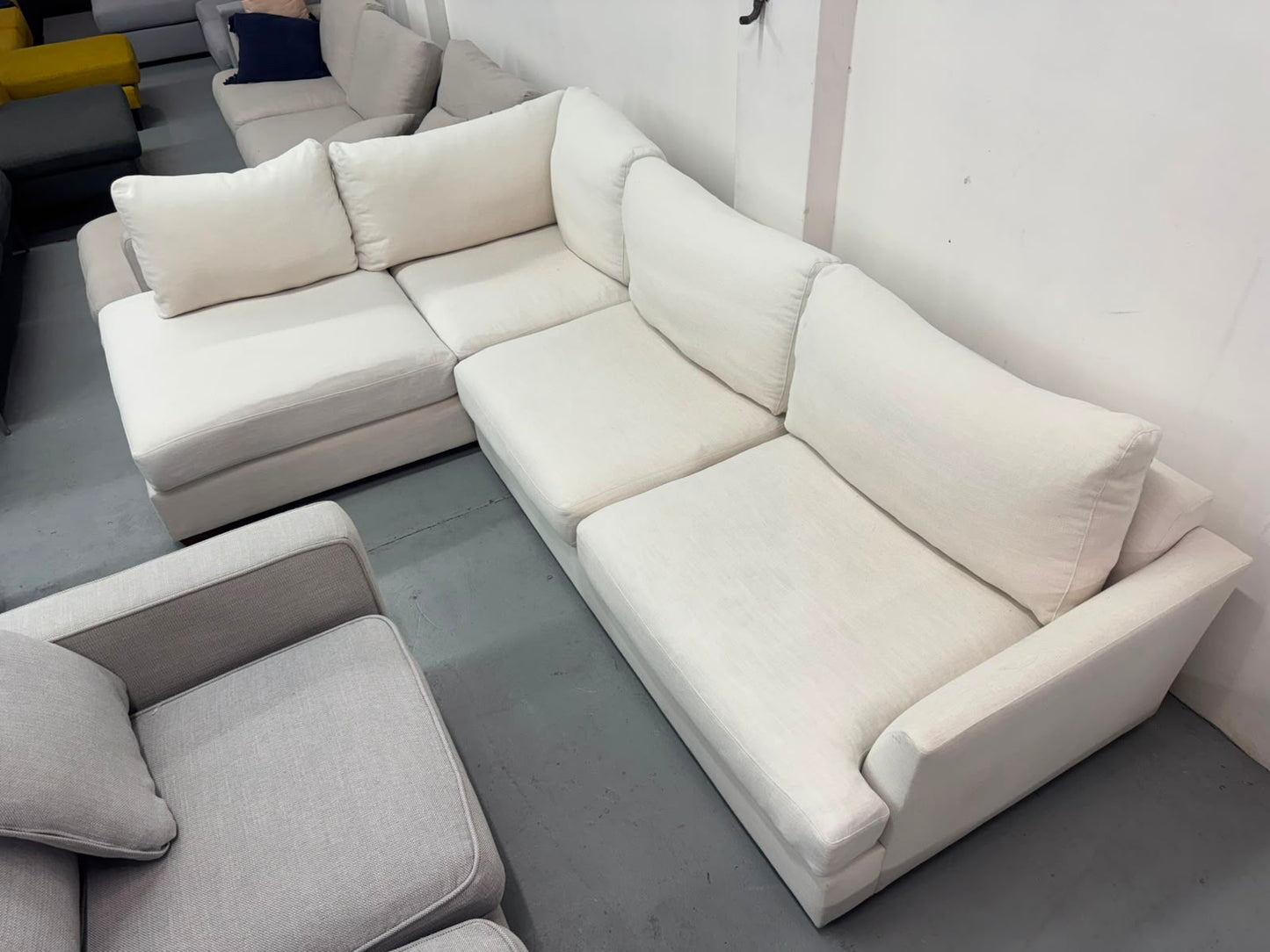 White Corner Sofa – Spacious Design | Pre-Owned | Steam Cleaned | Sydney-Wide Delivery