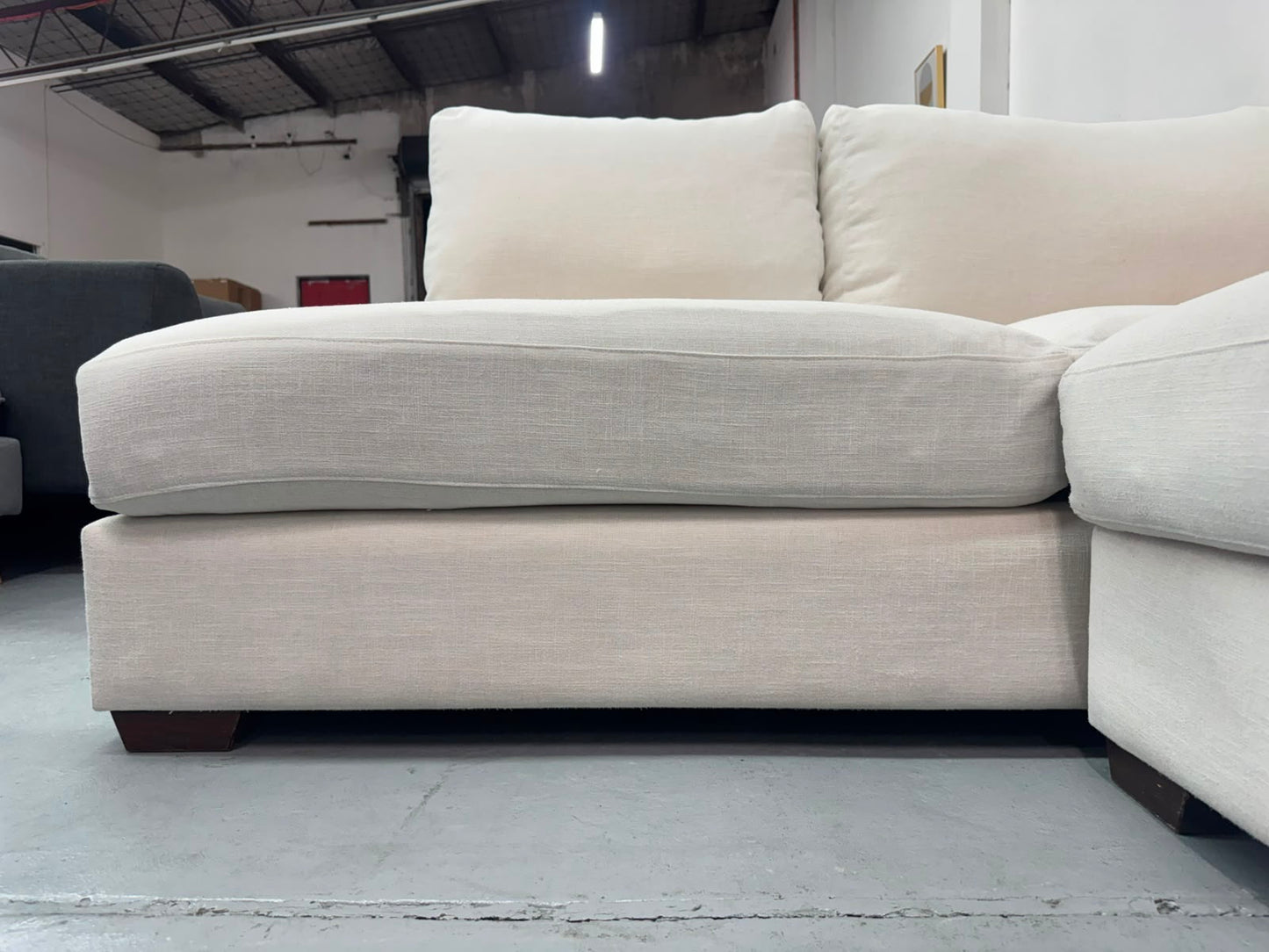 White Corner Sofa – Spacious Design | Pre-Owned | Steam Cleaned | Sydney-Wide Delivery