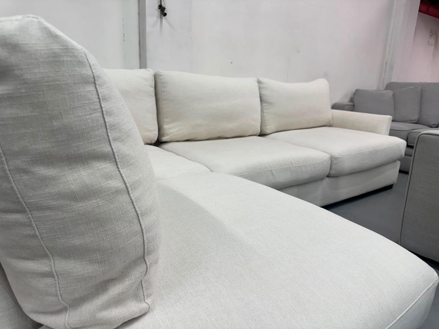 White Corner Sofa – Spacious Design | Pre-Owned | Steam Cleaned | Sydney-Wide Delivery