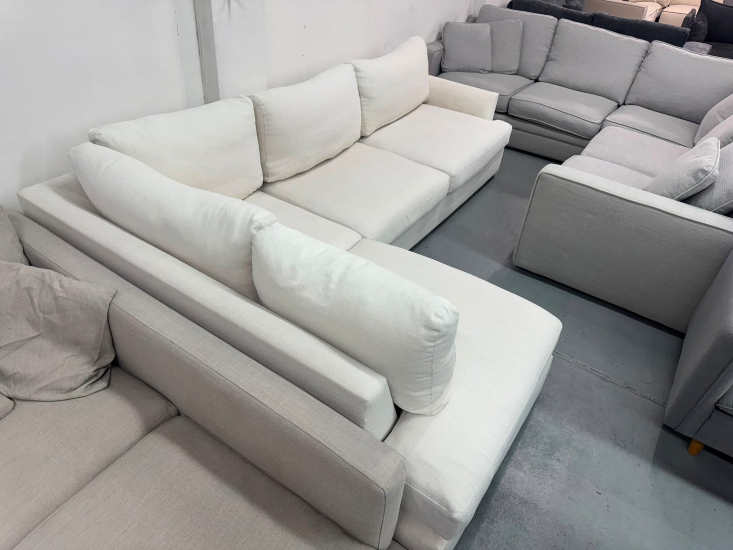 White Corner Sofa – Spacious Design | Pre-Owned | Steam Cleaned | Sydney-Wide Delivery